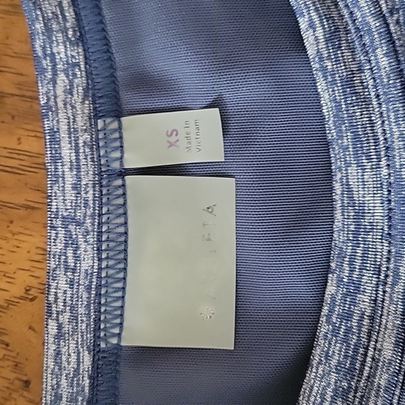 ATHLETA HI-LO Short Sleeve Top, XS, HEATHERED BLUE, EUC - Picture 6 of 8